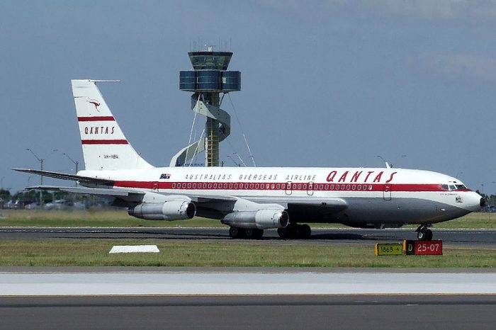 qantas-special-707